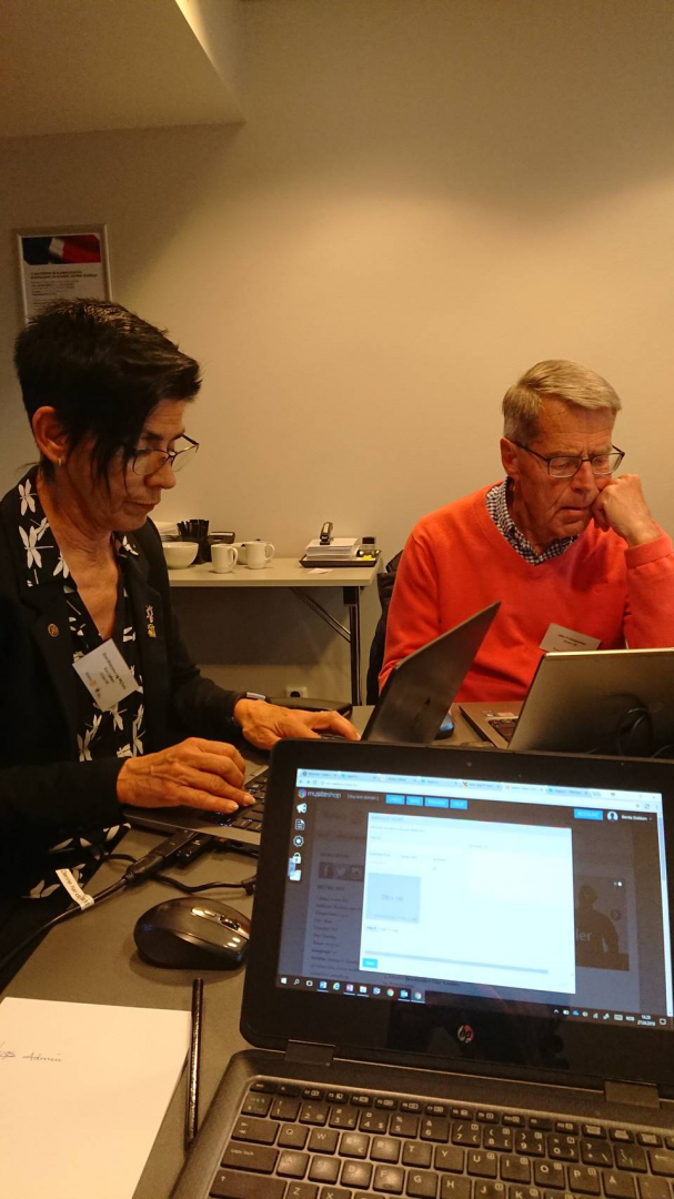 Medlemmer på kurs i PR og IKT